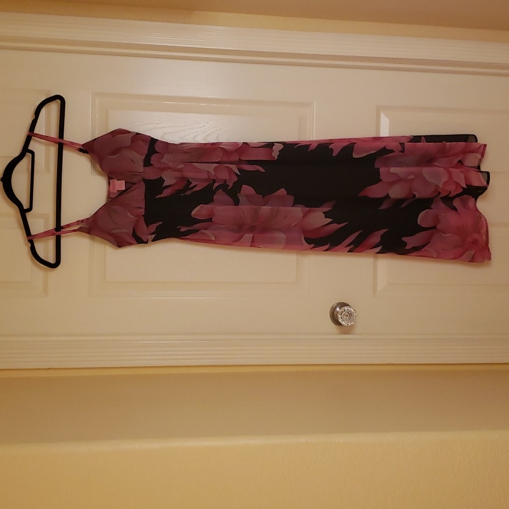 Long floral dress with spaghetti straps. Size S